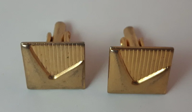 Elegant cufflinks with unique designs for a stylish and sophisticated look-Vintage Gold Tone Cuff Links