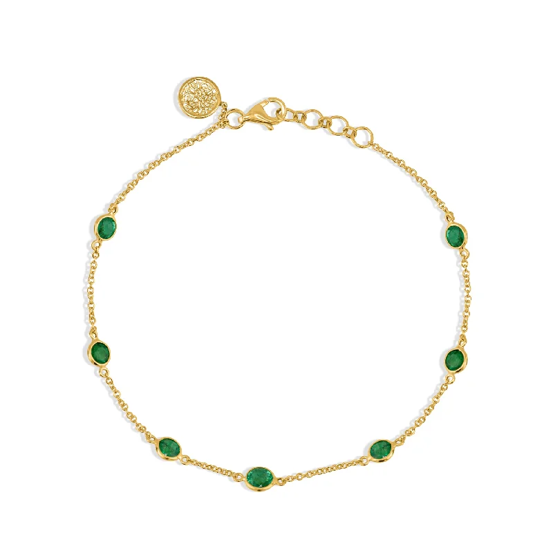 Chunky bangle bracelets with multicolored gemstones for a vibrant and playful appearance-Emerald Round Bracelet In 18K Yellow Gold